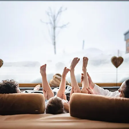 Hotel Uebergossene Alm Resort 4*