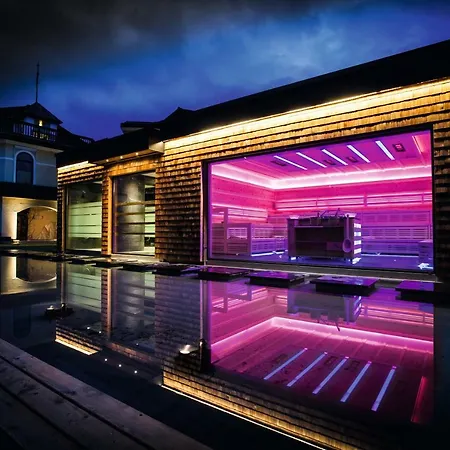 Hotel Uebergossene Alm 4*